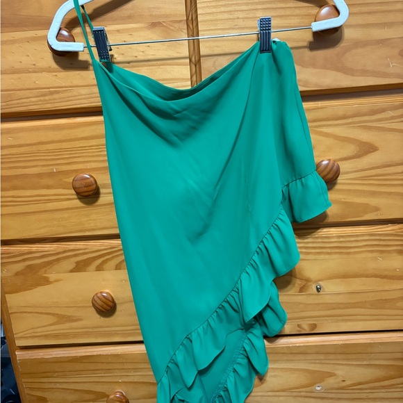 Green Asymmetrical Ruffle Top - Picture 1 of 2